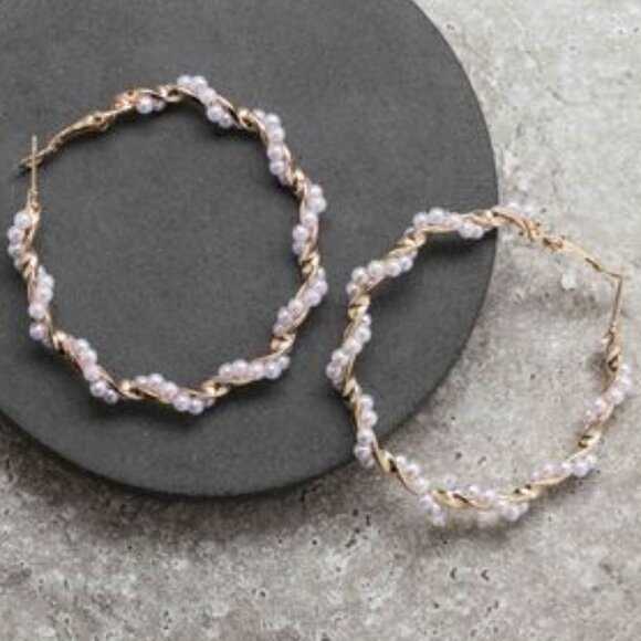 VINTAGE GOLD-TONE AND FAUX PEARL TWISTED LOOPED LEVERBACK 2.2" EARRINGS - Picture 1 of 10